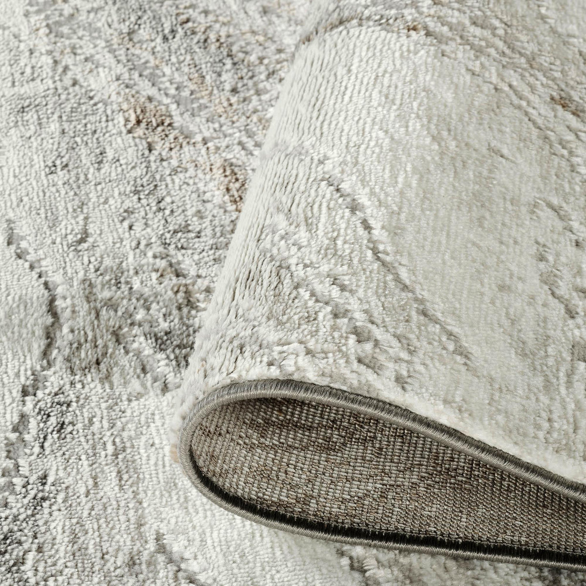 Novu Metallic Abstract Rug - Stream
